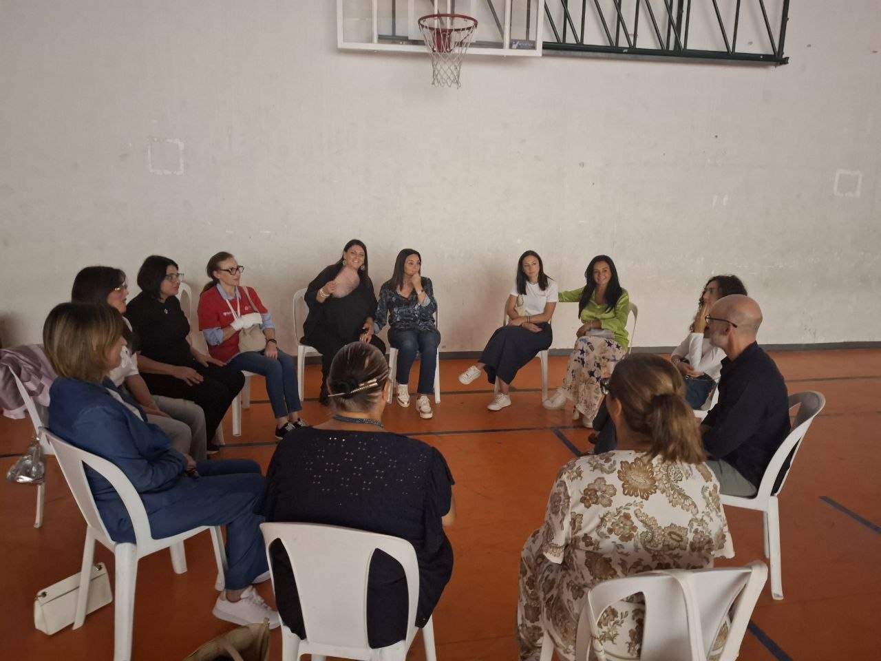Condivisione in cerchio durante l'esperienza di mindfulness e rilassamento psicofisico